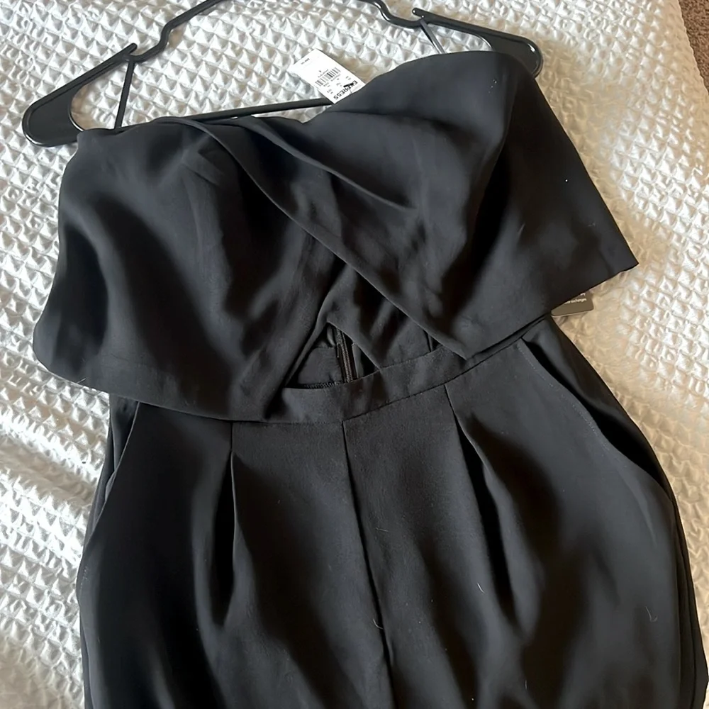 NWT Express Women’s Black Strapless Jumpsuit with Cutout - Size 4 - Picture 2 of 7